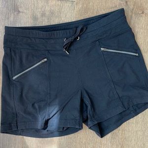 Athleta metro slouch shorts size S